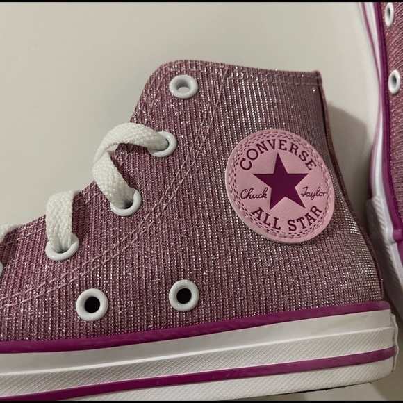 Girls Converse - Picture 2 of 3